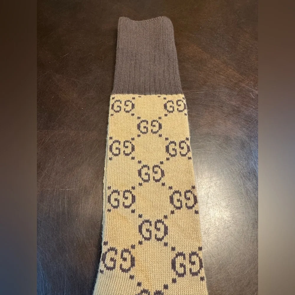 New Authentic Gucci GG Supreme Logo Socks Tan Brown - Picture 3 of 11